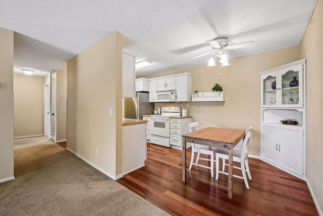 215 Barry Avenue S 217, Wayzata, MN 55391