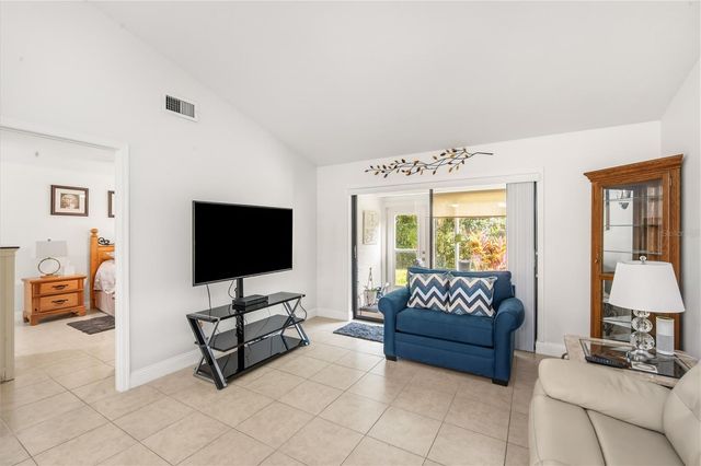 314 KNOTTWOOD COURT 314, Sun City Center, FL 33573