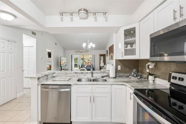 314 KNOTTWOOD COURT 314, Sun City Center, FL 33573