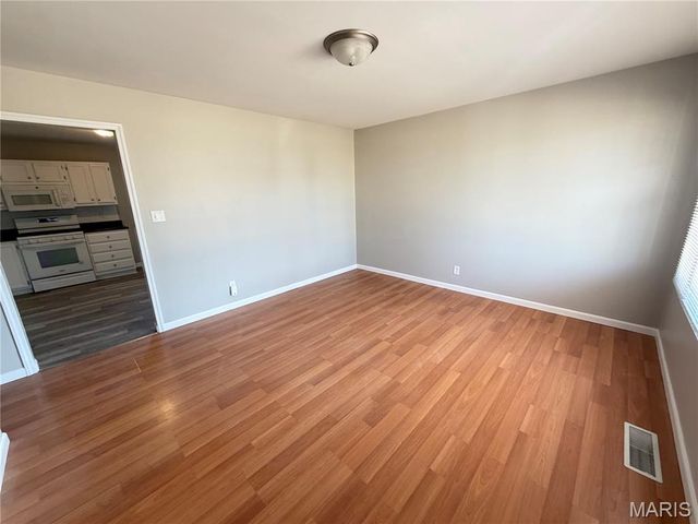 1560 Bluefield Drive, Florissant, MO 63033