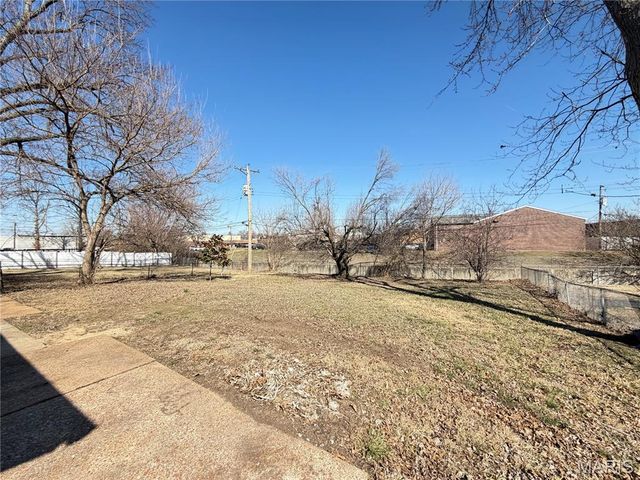 1560 Bluefield Drive, Florissant, MO 63033