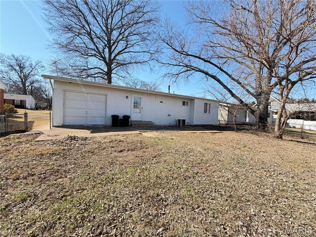 1560 Bluefield Drive, Florissant, MO 63033