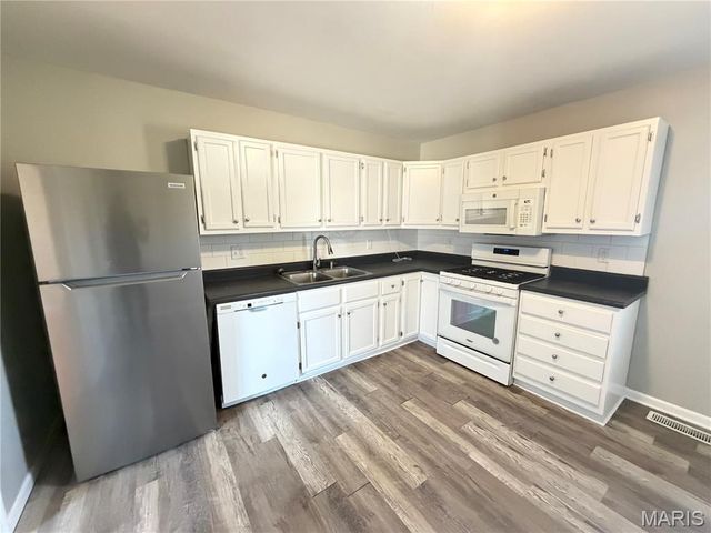 1560 Bluefield Drive, Florissant, MO 63033