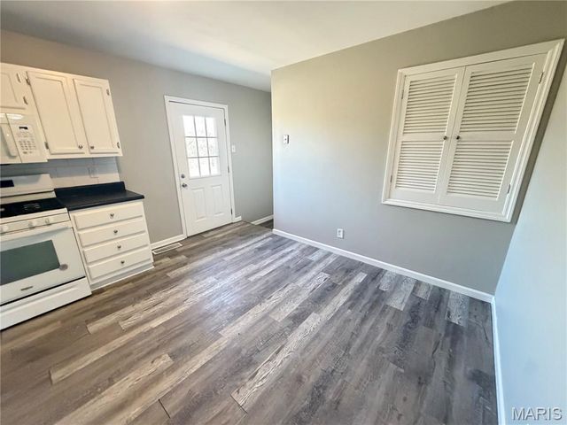 1560 Bluefield Drive, Florissant, MO 63033