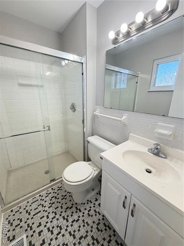 1560 Bluefield Drive, Florissant, MO 63033