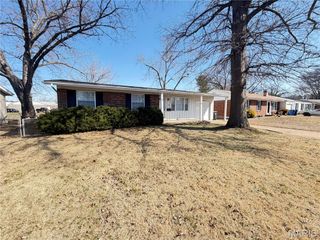 1560 Bluefield Drive, Florissant, MO 63033