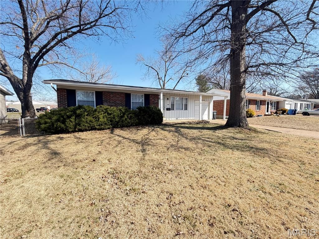 1560 Bluefield Drive, Florissant, MO 63033