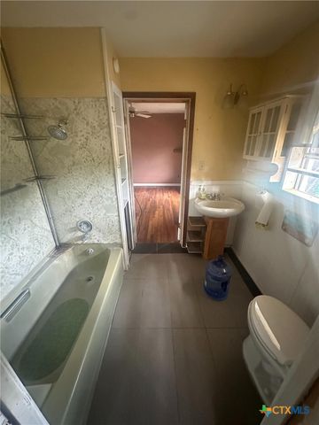 115 Ryan Road, Refugio, TX 78377