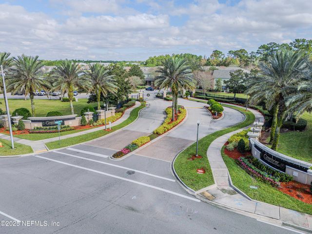 6865 ROUNDLEAF Drive, Jacksonville, FL 32258