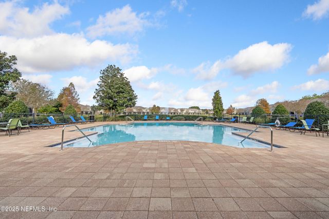 6865 ROUNDLEAF Drive, Jacksonville, FL 32258