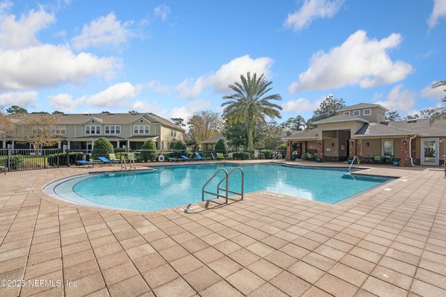 6865 ROUNDLEAF Drive, Jacksonville, FL 32258