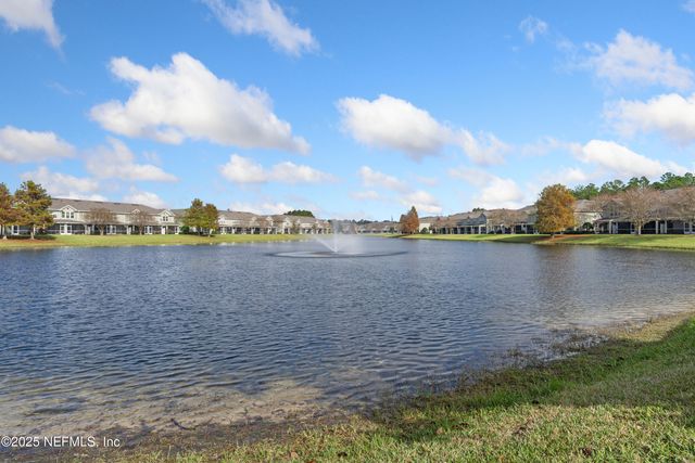 6865 ROUNDLEAF Drive, Jacksonville, FL 32258