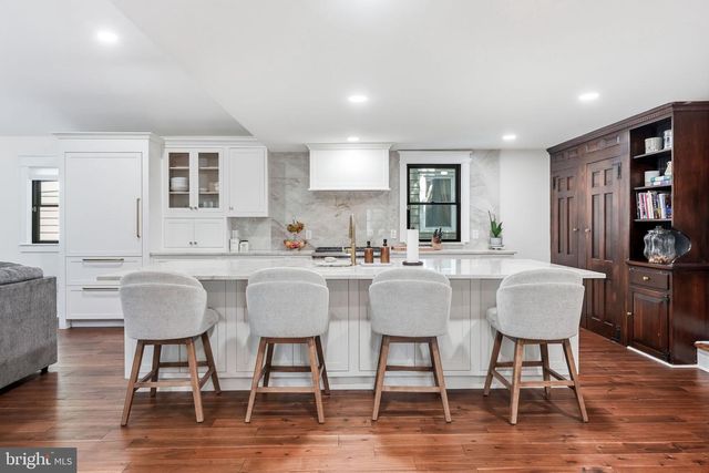 71 E 2ND ST, Moorestown, NJ 08057