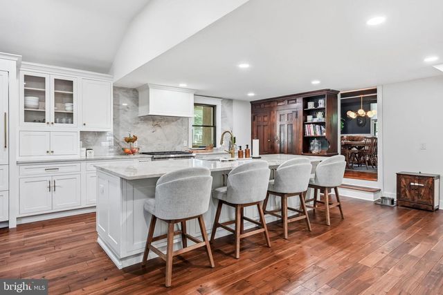 71 E 2ND ST, Moorestown, NJ 08057