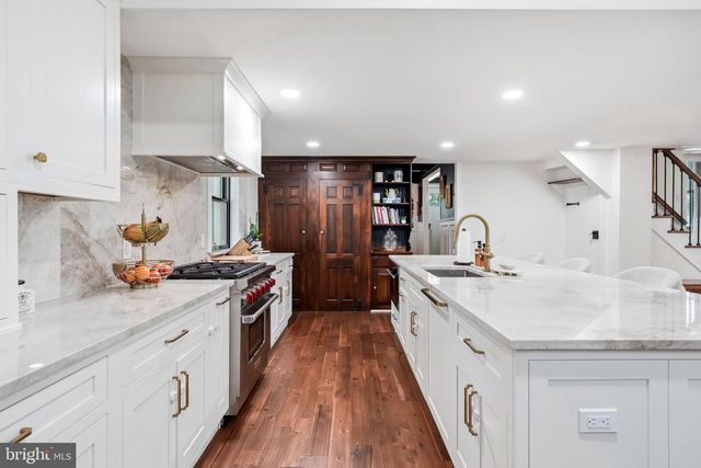 71 E 2ND ST, Moorestown, NJ 08057