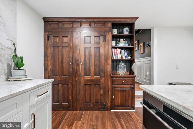 71 E 2ND ST, Moorestown, NJ 08057