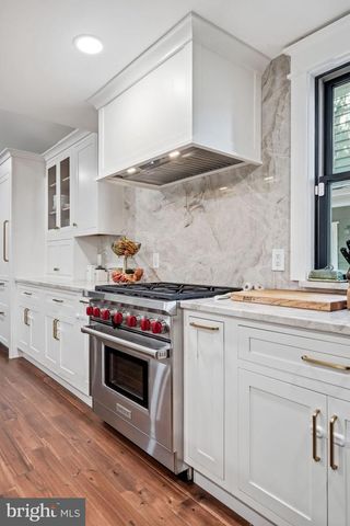 71 E 2ND ST, Moorestown, NJ 08057