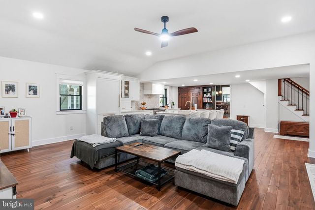 71 E 2ND ST, Moorestown, NJ 08057