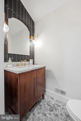71 E 2ND ST, Moorestown, NJ 08057