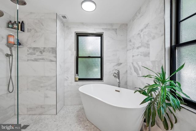 71 E 2ND ST, Moorestown, NJ 08057