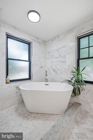 71 E 2ND ST, Moorestown, NJ 08057