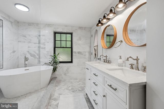 71 E 2ND ST, Moorestown, NJ 08057