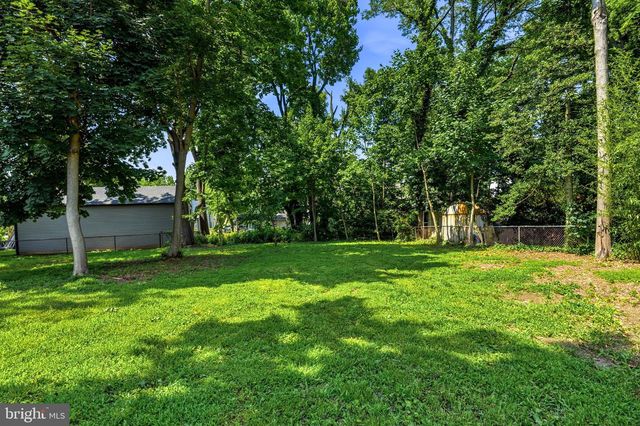 71 E 2ND ST, Moorestown, NJ 08057