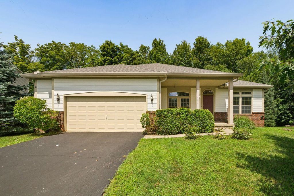 2303 Pleasant Colony Drive, Lewis Center, OH 43035