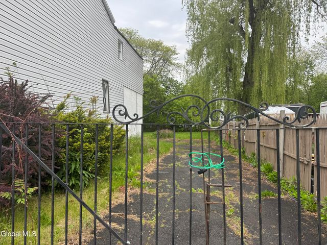 221 Livingston Avenue, Albany, NY 12210