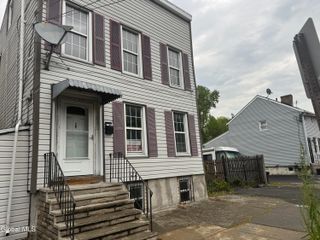 221 Livingston Avenue, Albany, NY 12210