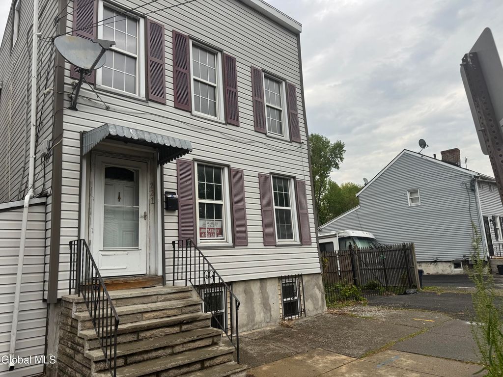 221 Livingston Avenue, Albany, NY 12210