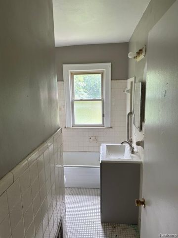 14232 Cruse Street, Detroit, MI 48227