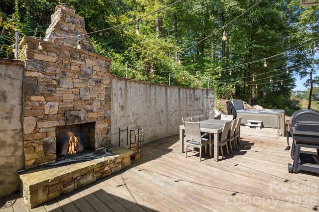 349 View Rock Lane, Hendersonville, NC 28791