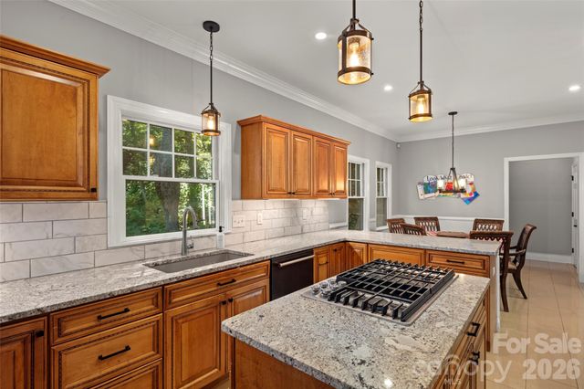 349 View Rock Lane, Hendersonville, NC 28791