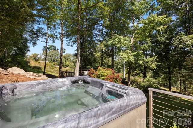 349 View Rock Lane, Hendersonville, NC 28791