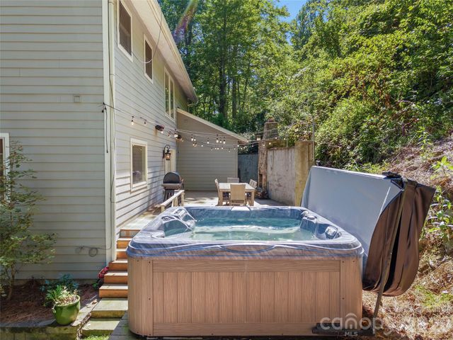 349 View Rock Lane, Hendersonville, NC 28791