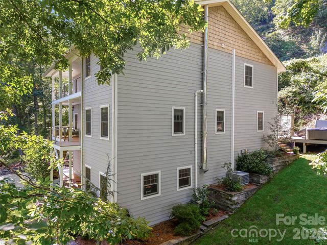 349 View Rock Lane, Hendersonville, NC 28791