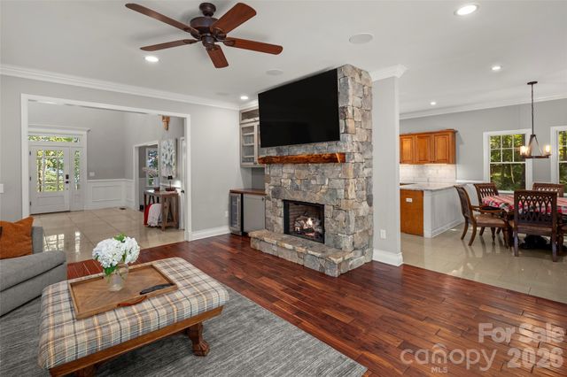 349 View Rock Lane, Hendersonville, NC 28791