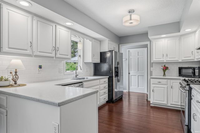 1728 Lakewood Drive, Fort Wayne, IN 46819