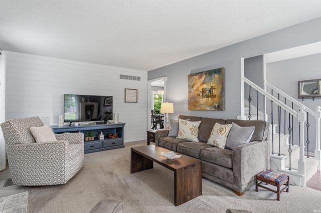 1728 Lakewood Drive, Fort Wayne, IN 46819