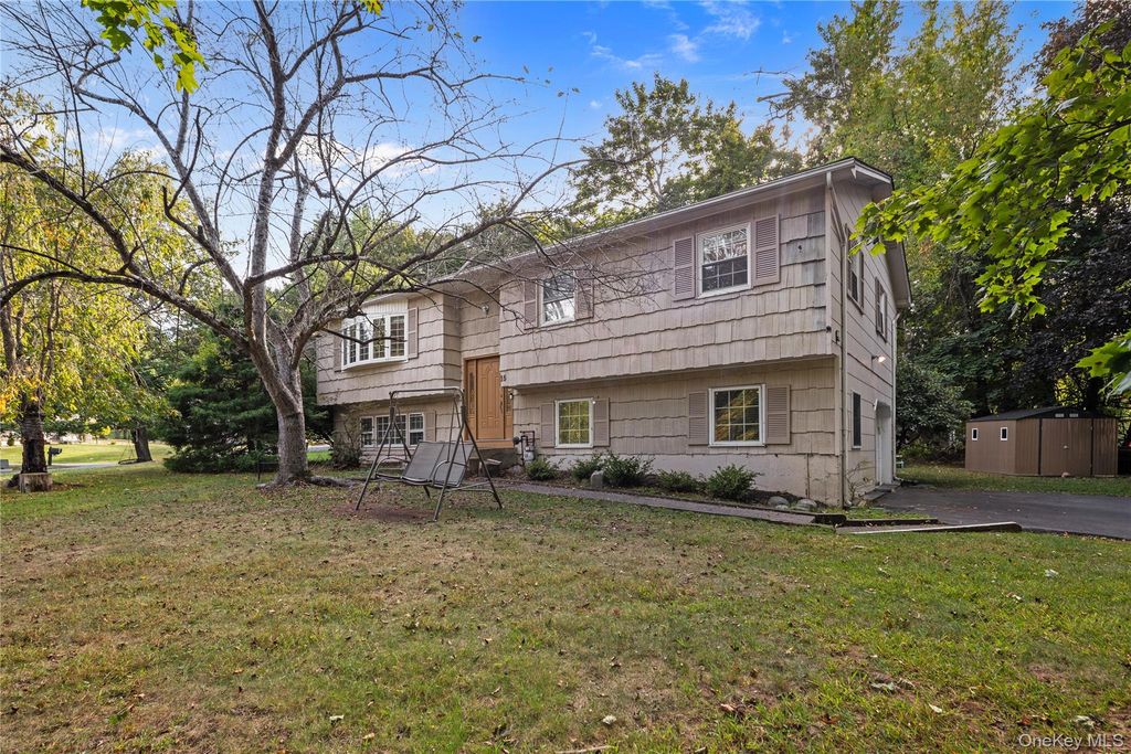 15 Fairway Oval, Spring Valley, NY 10977