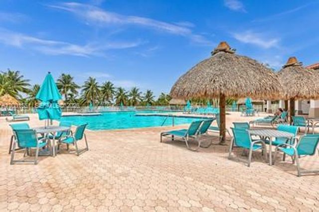 4104 Pine Ridge Ln, Weston, FL 33331