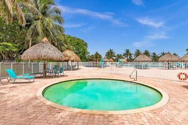 4104 Pine Ridge Ln, Weston, FL 33331