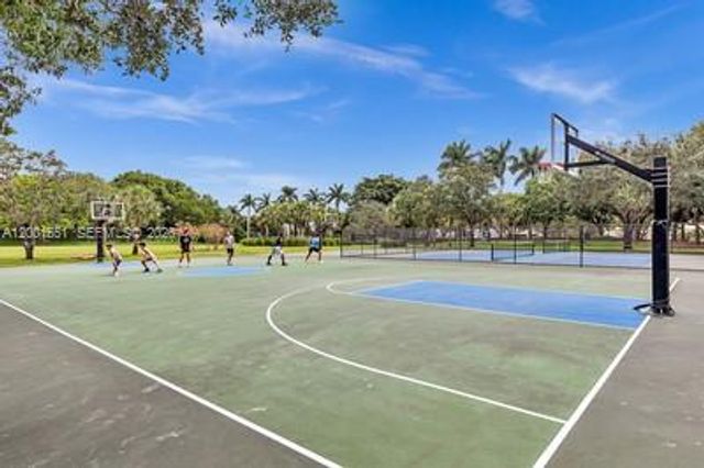 4104 Pine Ridge Ln, Weston, FL 33331