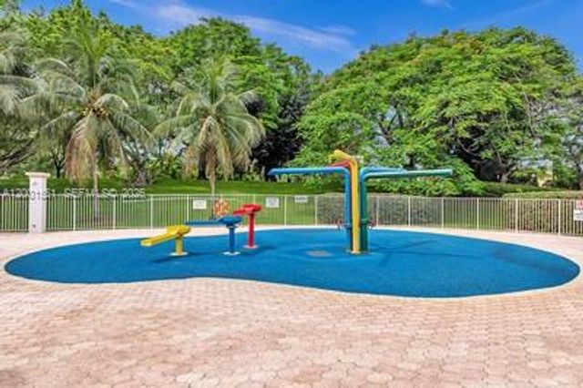 4104 Pine Ridge Ln, Weston, FL 33331