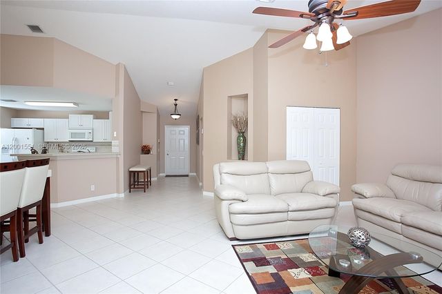 4104 Pine Ridge Ln, Weston, FL 33331