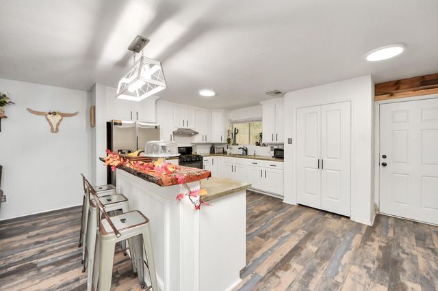 8435 Broadleaf Avenue, Baytown, TX 77521