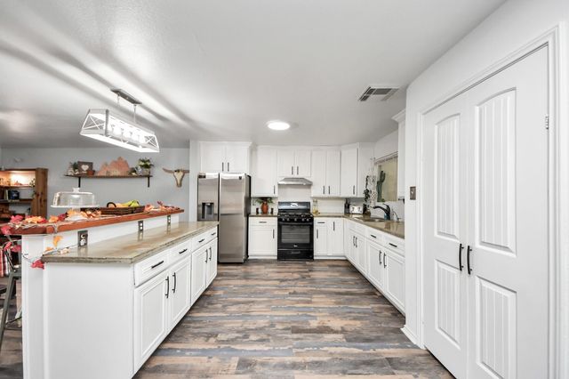 8435 Broadleaf Avenue, Baytown, TX 77521