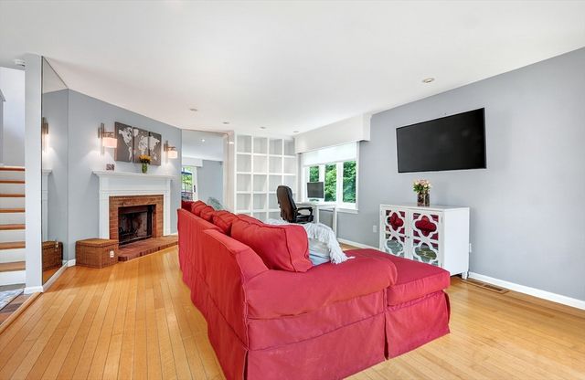2 Daybreak 2, Wayland, MA 01778