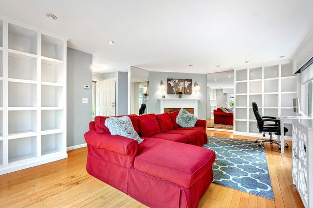 2 Daybreak 2, Wayland, MA 01778